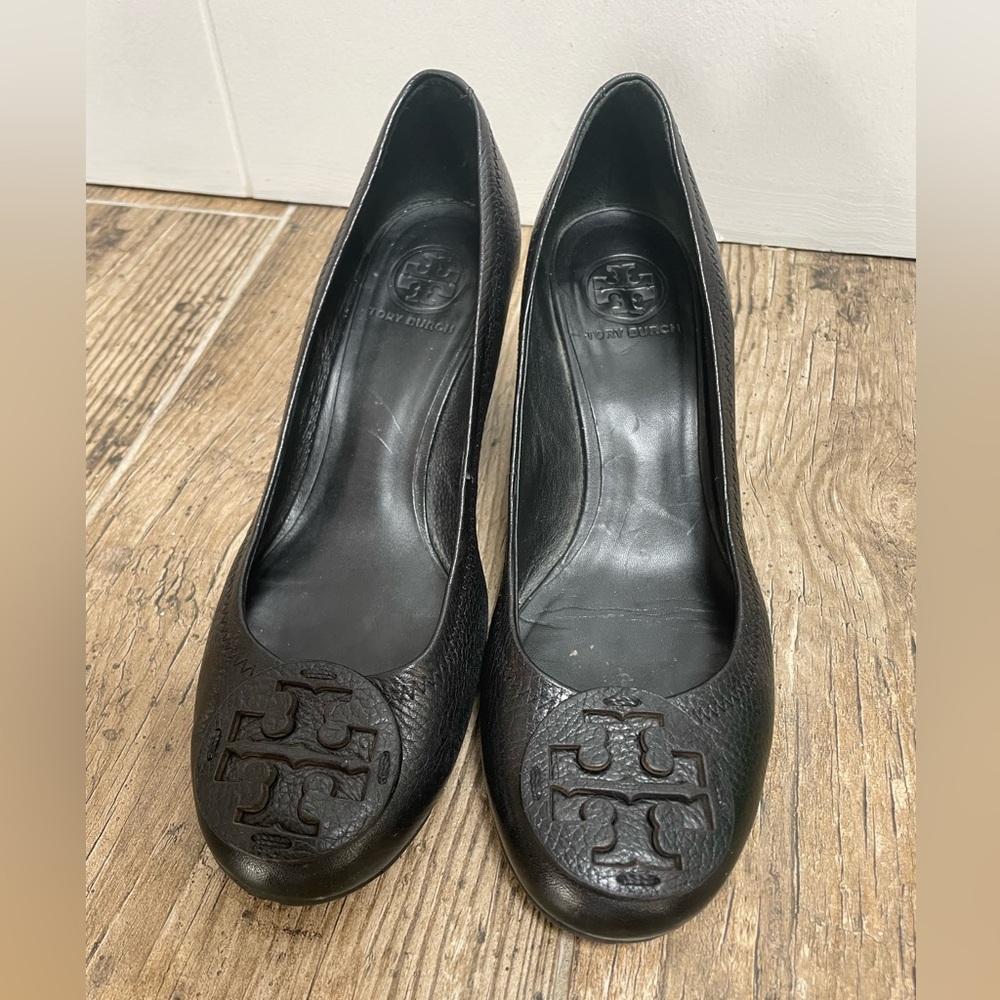 Tory Burch black sally wedge pump heel shoe Sz 9.5  Women’s Tory Logo Business
